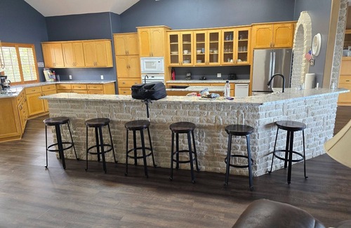 Milam House | Dazzling Lake Front Views