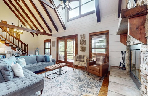 Royal Pines House | Dazzling retreat: 2 Suites, mtn views - 20 Min to Biltmore Estate in Asheville