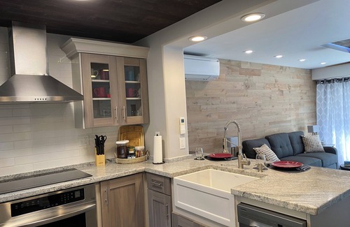 McCully - Moiliili Apartment | Dazzling Waikiki Apt Sleeps 7-excellent A/C & PARKING included