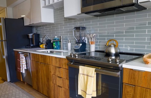 Downtown Apartment | DC Mt Vernon Square with Free Parking with Gym Sky Lounge Deluxe High-Rise Suite