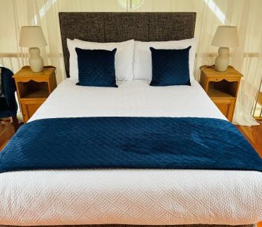 Castlemaine Apartment | De Búrca Cottage KERRY