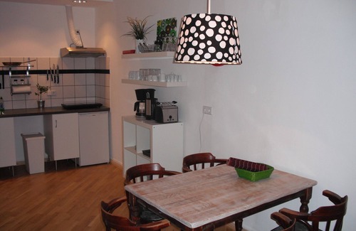 Friedrichshain-Kreuzberg Apartment | Apartment in the heart of Kreuzberg, loft,art,pubs,bars,nightlife,WiFi,up to 4 persons