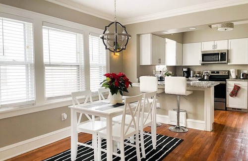 Lakewood Apartment | De Dapper Delaware! Close to Fwy, 12 min to downtown