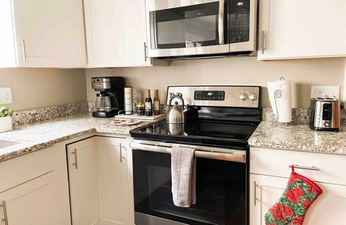 Lakewood Apartment | De Dapper Delaware! Close to Fwy, 12 min to downtown