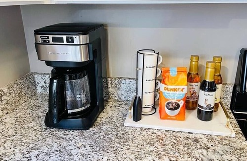 Lakewood Apartment | De Dapper Delaware! Close to Fwy, 12 min to downtown