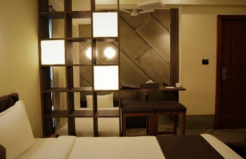 Surat Hotel | DE GLANCE HOTEL