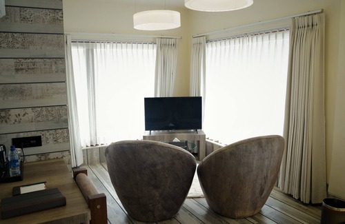 Surat Hotel | DE GLANCE HOTEL