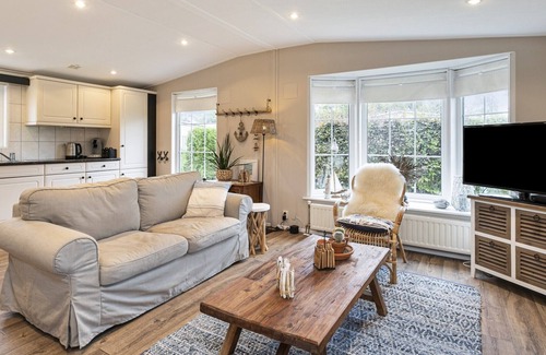 Goedereede Ski Chalet | De Goede Ree 14 spacious chalet near the Northsea