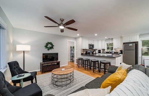 Greenville - Spartanburg House | De Ila's Place-Monthly Rental 5 min from Downtown