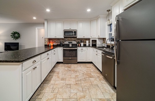 Greenville - Spartanburg House | De Ila's Place-Monthly Rental 5 min from Downtown