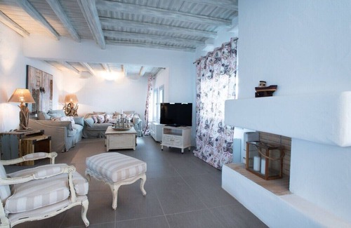 Chrissi Akti Villa | De Luxe Villa with Sea View and Pool