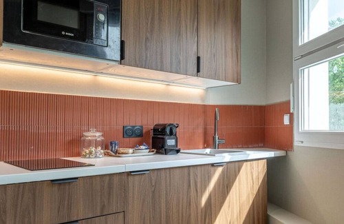 Notre-Dame-des-Champs Apartment | De Montescal - Hot Tub A/C small appartment