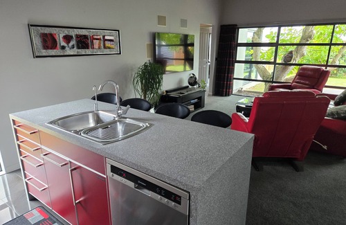 Martinborough House | De Vine Martinborough 14a Holiday Home