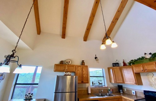 Concan House | Deal! 4/3 Sleeps 12, Views! Outdoor FirePlace & Fire pit ~3 Minutes 2 Frio!~