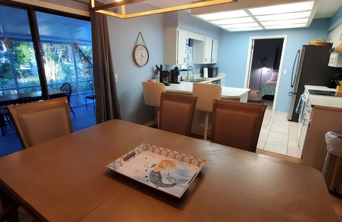 Florida Shores House | DEALS up 2026 BEACH, LARGE POOL, HOTTUB, GRILL,PET, F.YARD,