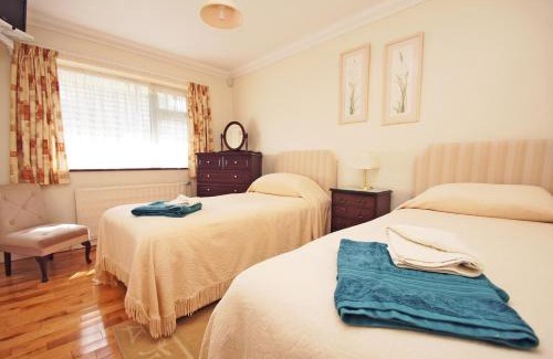 Rottingdean House | Dean Court Garden - Parking - by Brighton Holiday Lets