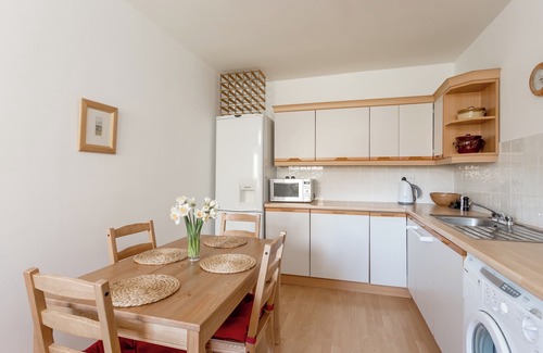 West End Apartment | Dean Path [400] is a Quiet and lovely apartment by the Water of Leith at Dean Village