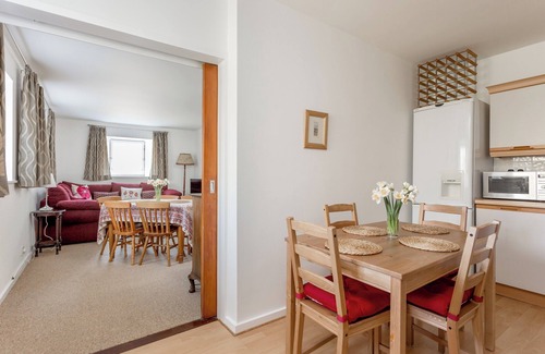 West End Apartment | Dean Path [400] is a Quiet and lovely apartment by the Water of Leith at Dean Village