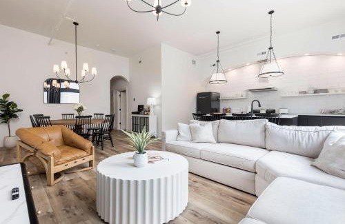 Downtown Louisville Apartment | Decadent Cityscape Retreat