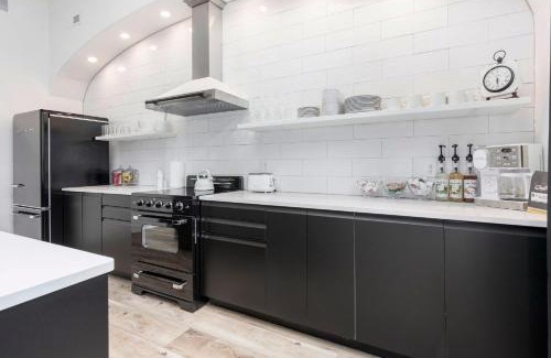 Downtown Louisville Apartment | Decadent Cityscape Retreat