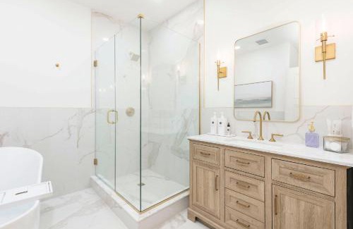 Downtown Louisville Apartment | Decadent Cityscape Retreat