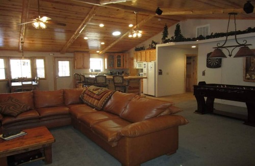Summit Estates Cabin | DeCarlo House Big Bear Lake
