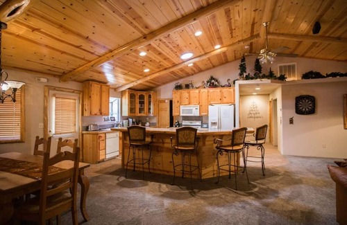 Summit Estates Cabin | DeCarlo House Big Bear Lake
