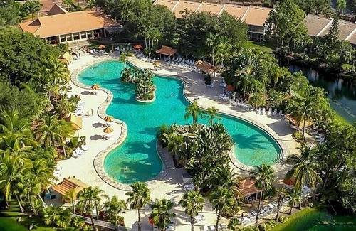 Naples Condo | DECEMBER/CHRISTMAS SPECIAL. SPECTACULAR LAKE VIEW FROM CONDO Resort style pool