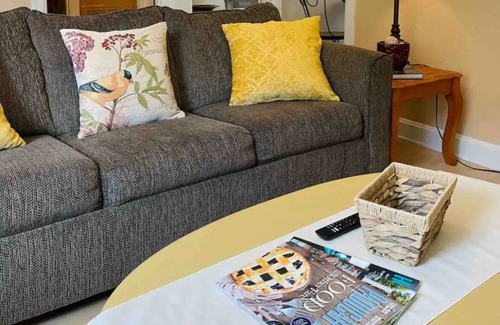 Paducah House | December Specials - Centrally Located - The Bird's Nest