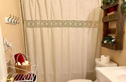 Paducah House | December Specials - Centrally Located - The Bird's Nest