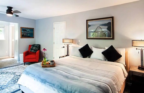 Oak Harbor Villa | Deception Pass Home With Large Deck has View of Cornet Bay and nearby State Park