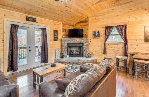 Murphy House | Deck and Fire Pit Smoky Mountain Cabin Hideaway!