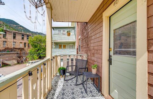 Manitou Springs Apartment | Deck and Fire Pit Manitou Mountain Retreat