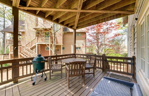 Cashiers Apartment | Deck and Golf Course Views Inviting Cashiers Condo