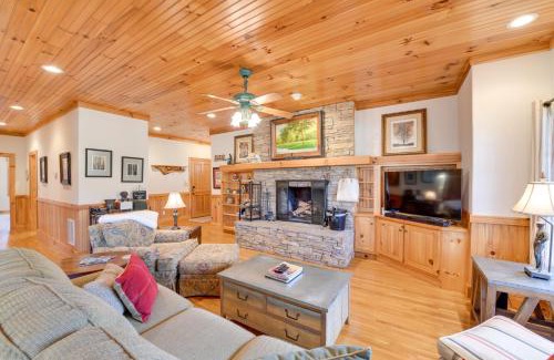 Cashiers Apartment | Deck and Golf Course Views Inviting Cashiers Condo