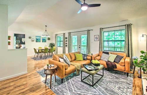 Jones Mills House | Deck and Resort Amenities Hot Springs Home!