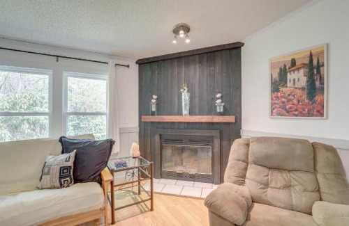 Fairview House | Deck and Views Secluded Retreat in Fairview!