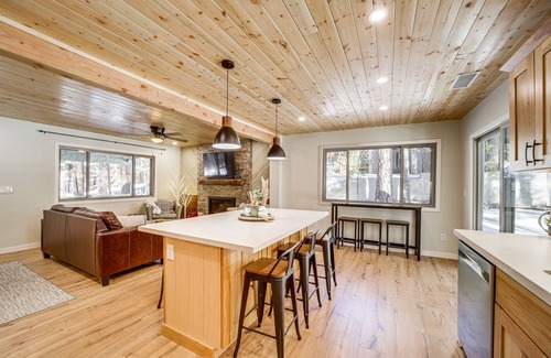 Munds Park Cabin | Deck & Fire Pit: Modern Munds Park Retreat!