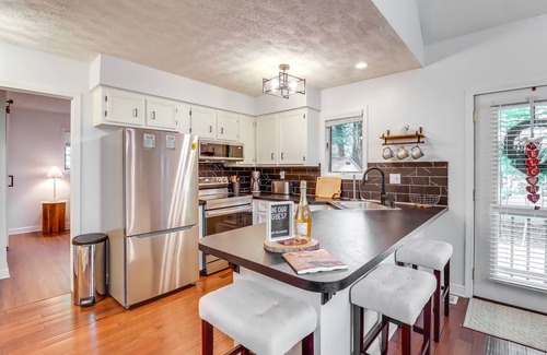 Albrightsville Cabin | Deck, Fire Pit & Pool Access: Pennsylvania Home!
