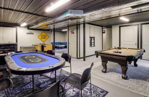 Albrightsville House | Deck, Game Room and Fire Pit Poconos Retreat