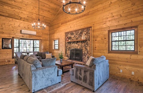 Pine House | Deck, Games and Fire Pit Modern Pine Cabin!