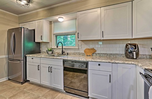 East Stroudsburg House | Deck & Gas Grill: Modern East Stroudsburg Home!