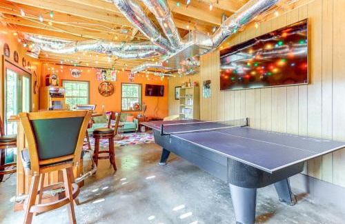 Unaka House | Deck, Grill and Mtn Views Warne Getaway!
