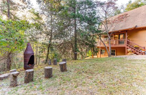 Unaka House | Deck, Grill and Mtn Views Warne Getaway!