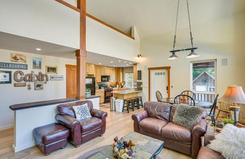 Packwood House | Deck, Hot Tub and Fire Pit Mtn-View Packwood Cabin
