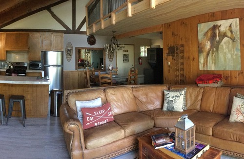 Arrowhead Villas Cabin | DECK LAKE VIEWS! SWISS RETREAT