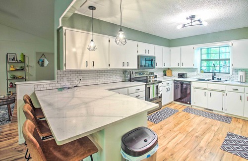 Jones Mills House | Deck & Resort Amenities: Hot Springs Home!