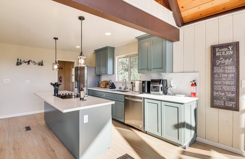 Yosemite Lakes Cabin | Deck + Views: Scenic Yosemite Lakes Retreat