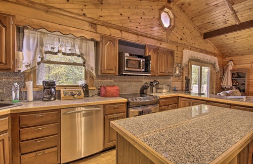 James Creek Cottage | Deck w/Private Hot Tub: Lakefront Raystown Cabin!
