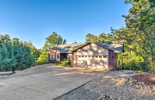 Hot Springs Village Apartment | Deck with BBQ Hot Springs Village Apt!